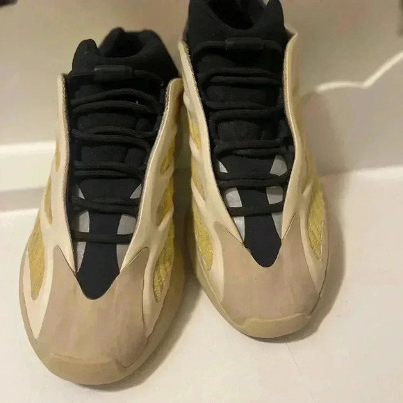 Adidas Yeezy 700 V3 "Safflower"APE 779001 
#126401668 Men's 10 US KANYE WEST - Picture 11 of 16